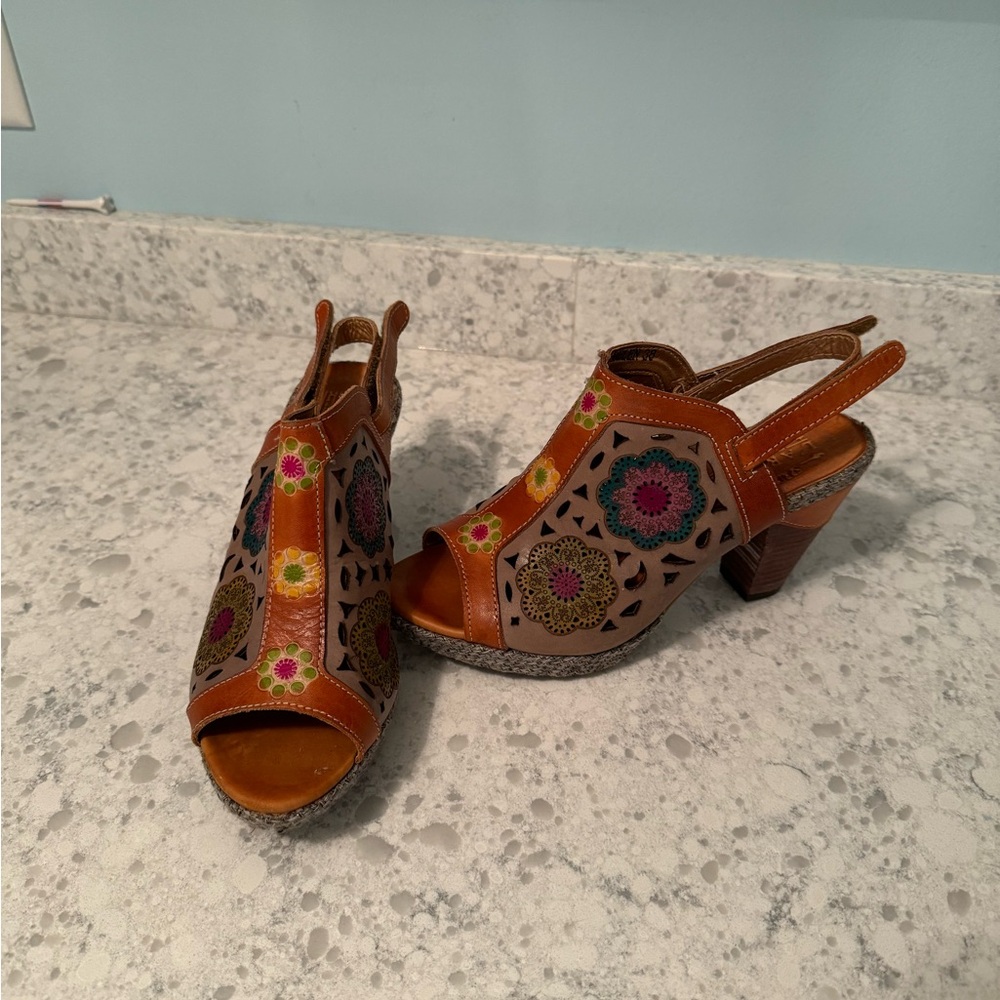L’artiste 38 brown sandals